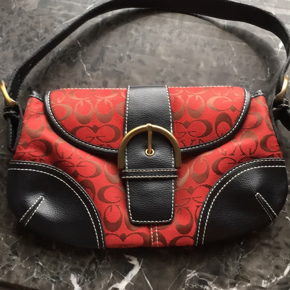 🔮 VINTAGE Red Guess Purse
